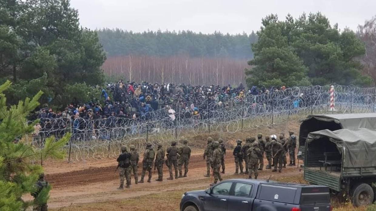 Польские прокуроры возбудили дело после столкновения мигрантов и полиции на границе Происшествия