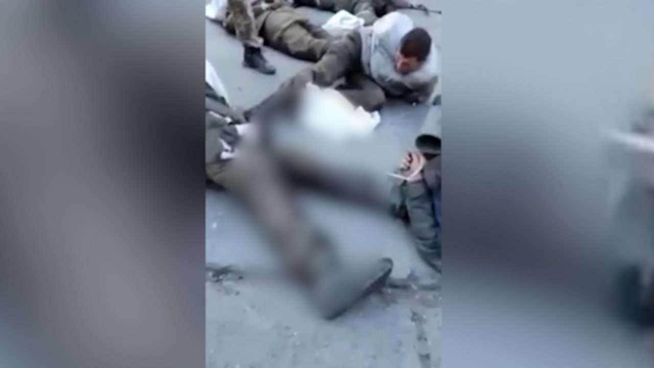 Вдохновение для садизма из методичек ЦРУ: украинские нацисты зверски пытают российских пленных украина