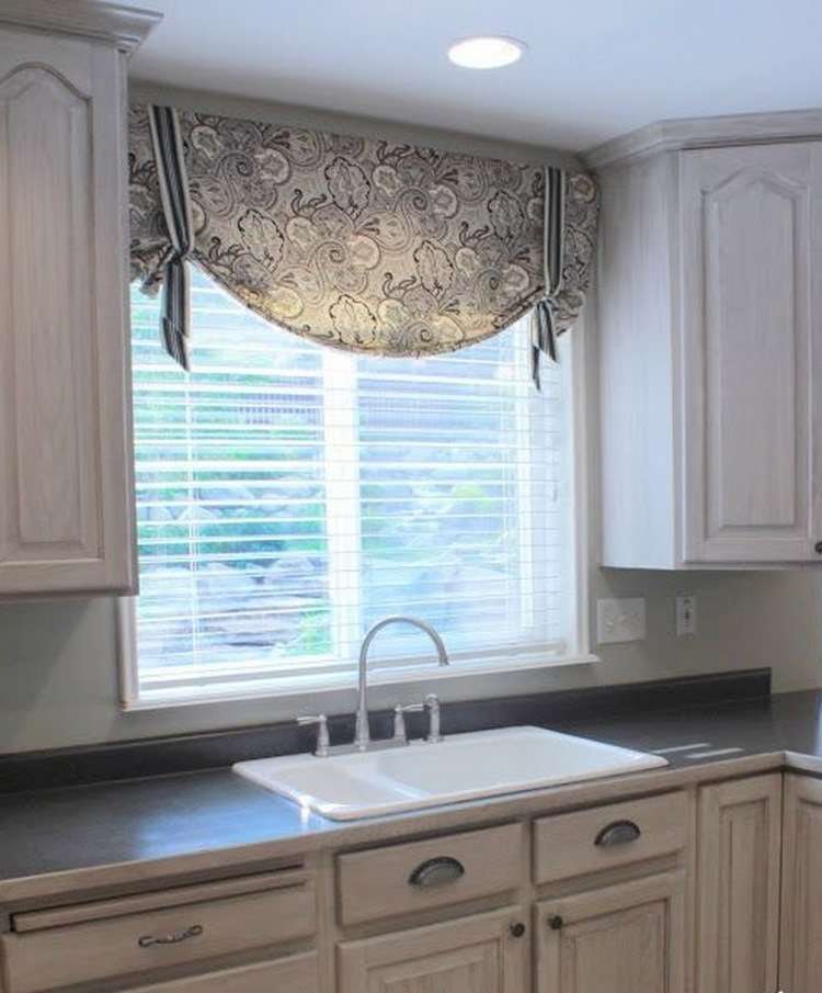 20 чудесных идей, как украсить окно на кухне шторами 