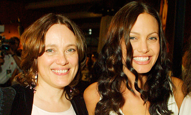 Анджелина Джоли написала колонку о матери: "Ее смерть меня изменила"