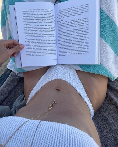 Море, солнце и песок: Вера Брежнева на отдыхе с сестрой и дочерьми в Дубае Море, солнце и песок: Вера Брежнева на отдыхе с сестрой и дочерьми в Дубае Дети,Дети знаменитостей