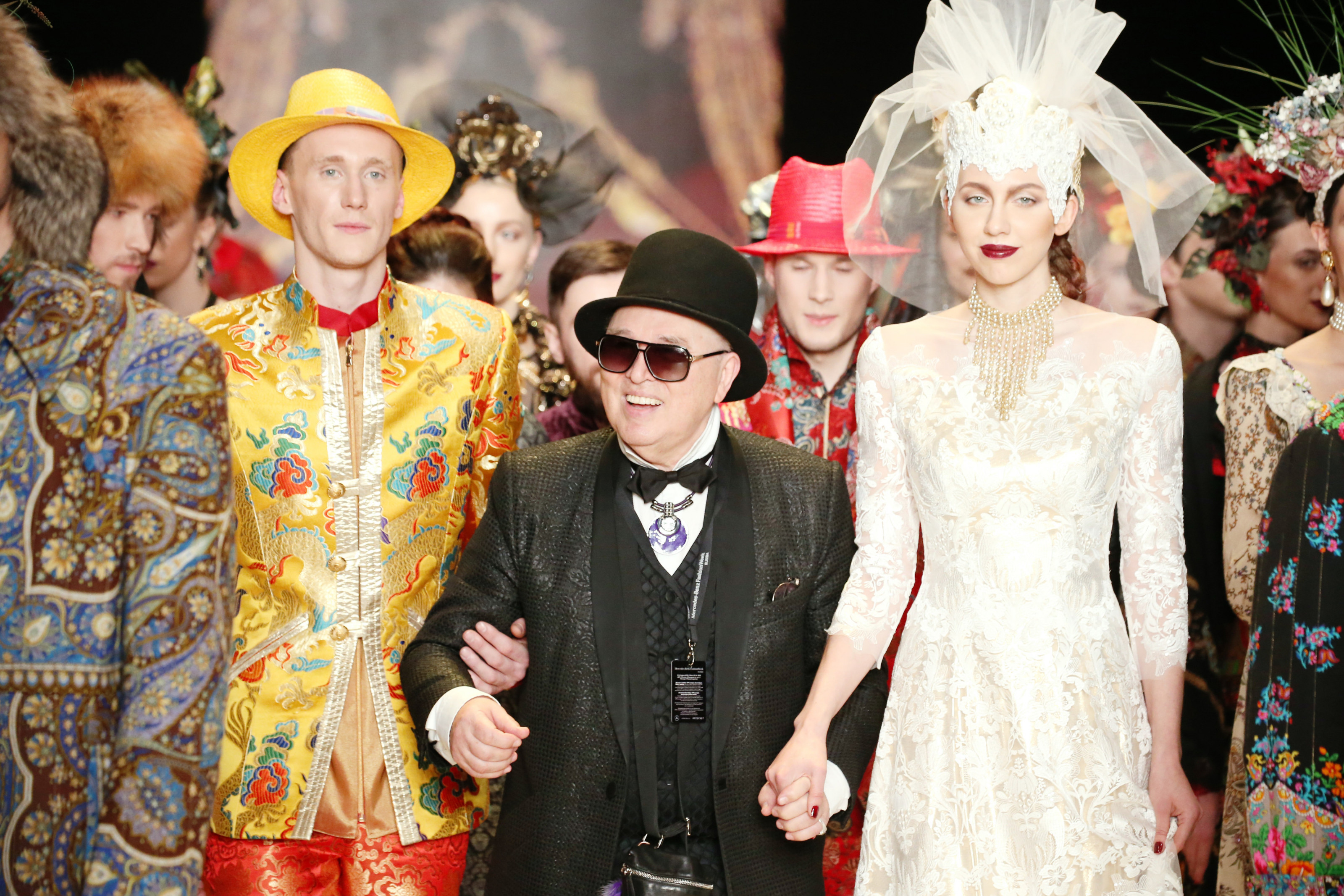 Вячеслав Зайцев с моделями после показа осень-зима 2018