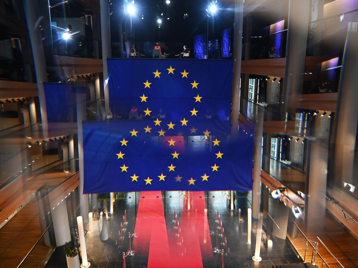    Флаги с символикой Евросоюза в здании Европарламента в Страсбурге© РИА Новости / Стрингер