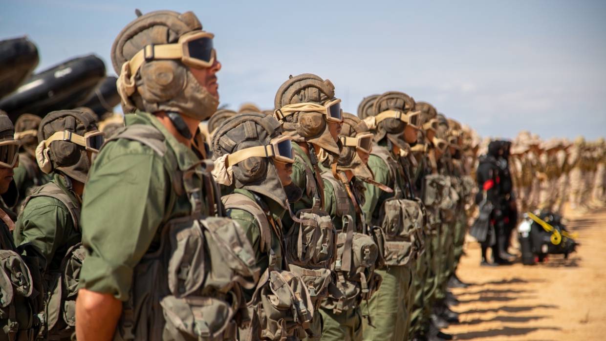 Элитная бригада Ливийской национальной армии приступила к крупномасштабным учениям Элитная бригада Ливийской национальной армии приступила к крупномасштабным учениям Весь мир