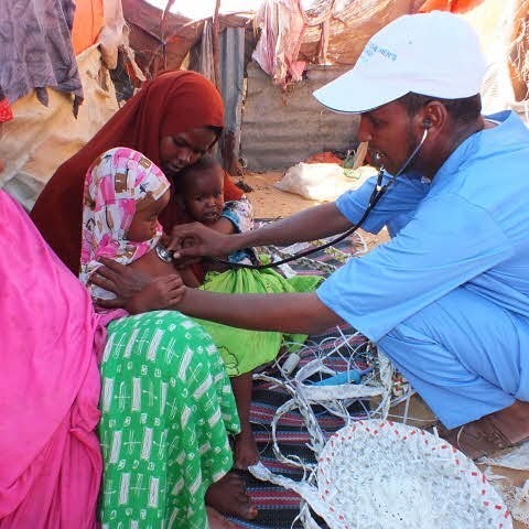 Медицинскую помощь жители получают благодаря благотворительным организациям и усилиям волонтёров Могадишо, жители Сомали, сомали