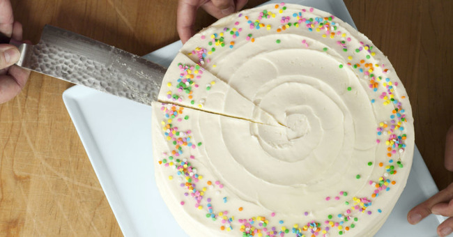 как правильно нарезать круглый торт
