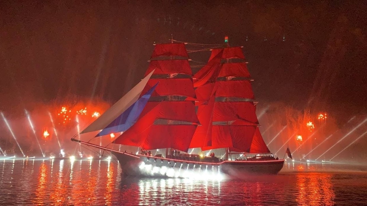 Гром и молнии обрушились на Петербург после празднования «Алых парусов»