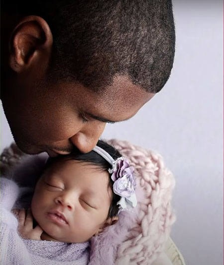 Ашер впервые показал новорожденную дочь Дети,Дети знаменитостей