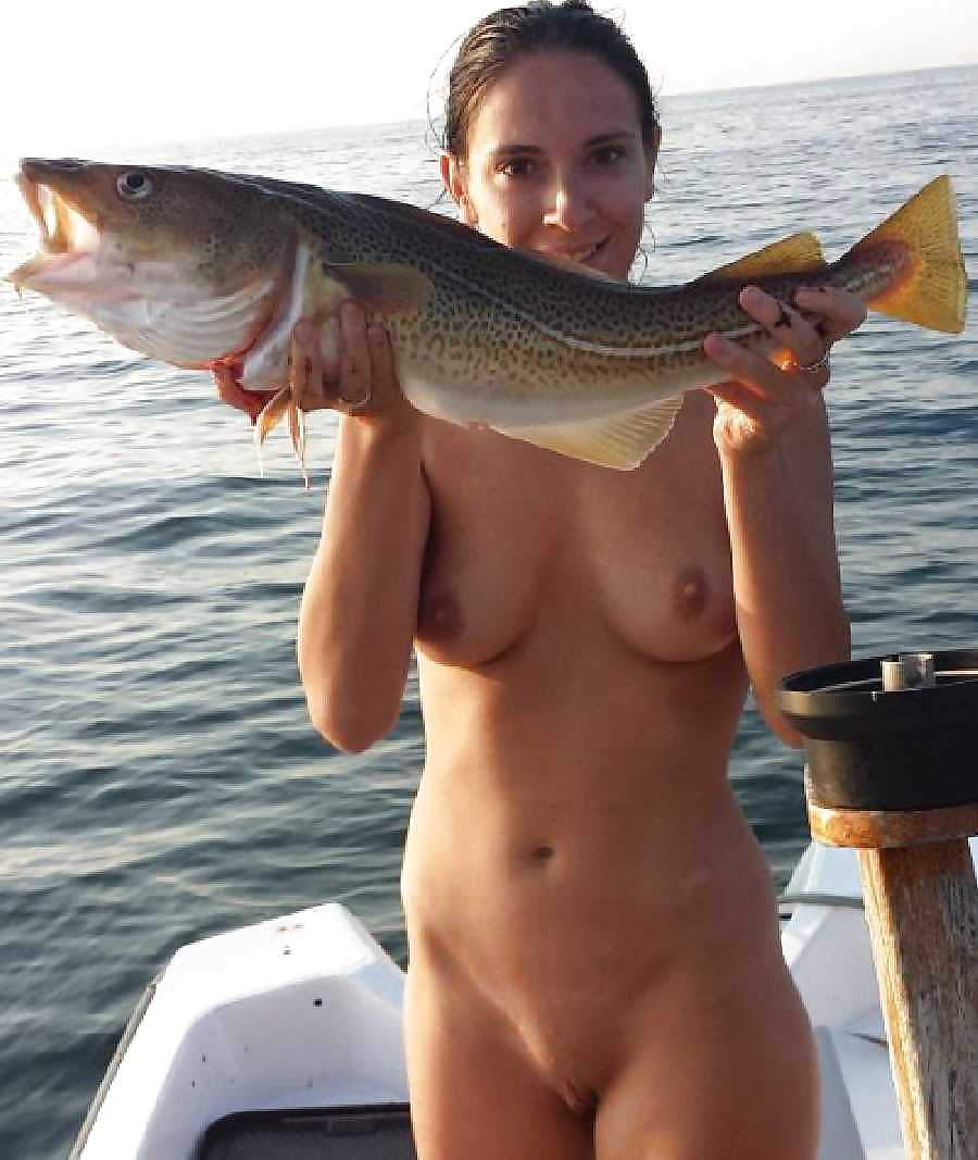 голая девушка с рыбой фото фото 3