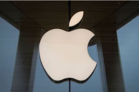 The Apple logo is seen at an Apple Store, as Apple's new 5G iPhone 12 went on sale in Brooklyn, New York, U.S. October 23, 2020. REUTERS/Brendan McDermid
