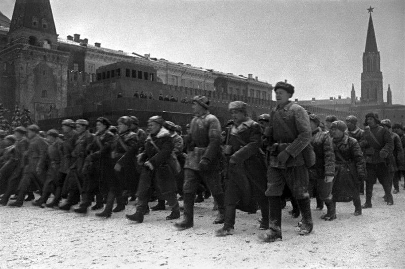 17 Парад 7 ноября 1941 г на Красной площади. Народное ополчение.jpg