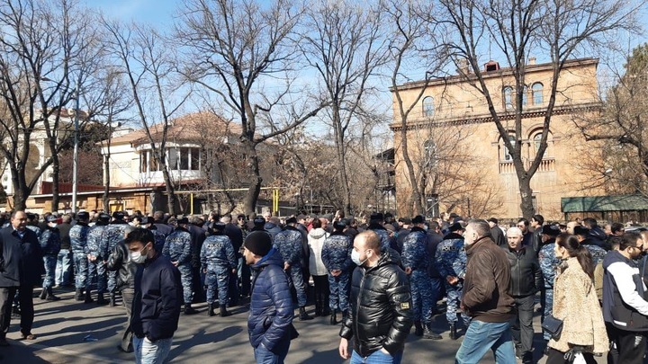 ЭПОХА "БАРХАТНОГО ЧУДА" БЛИЗИТСЯ К ЗАКАТУ: НИКОЛУ ПАШИНЯНУ ПРИДЁТСЯ УЙТИ
