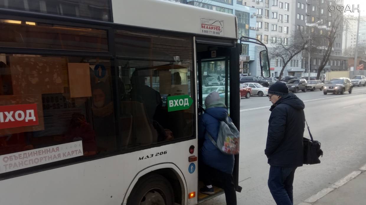 «Приучаем»: почему в автобусах Самары настаивают на входе через переднюю дверь?