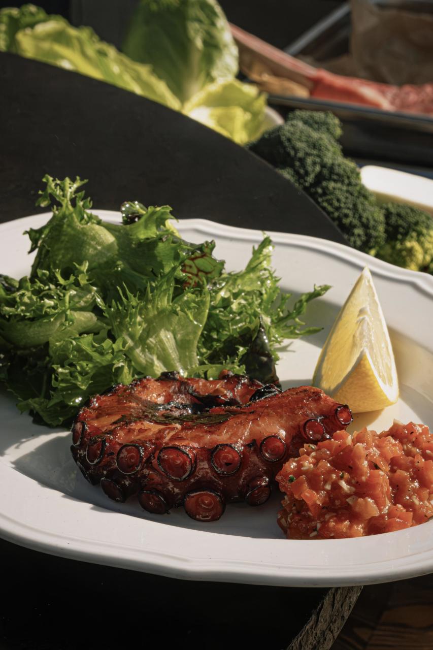 Бургер с лососем и банановое какао: что попробовать в ресторанах Москвы в апреле 2026 апреля, «Рыба, соусом, блюда, вошли, формат, космическим, ресторан, растительном, группы, молоке, актрисами, появились, Stars, Alaska, «Честная, ресторанах, меню —, позиций, заказе