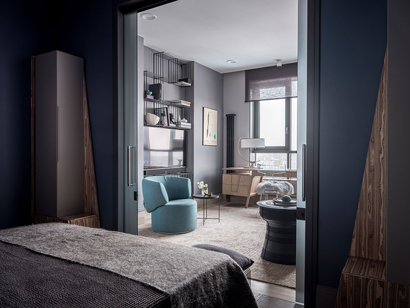 Глубокие оттенки и спрятанная спальня: необычная квартира студентки в Москве интерьер и дизайн
