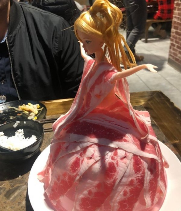 Мясное платье