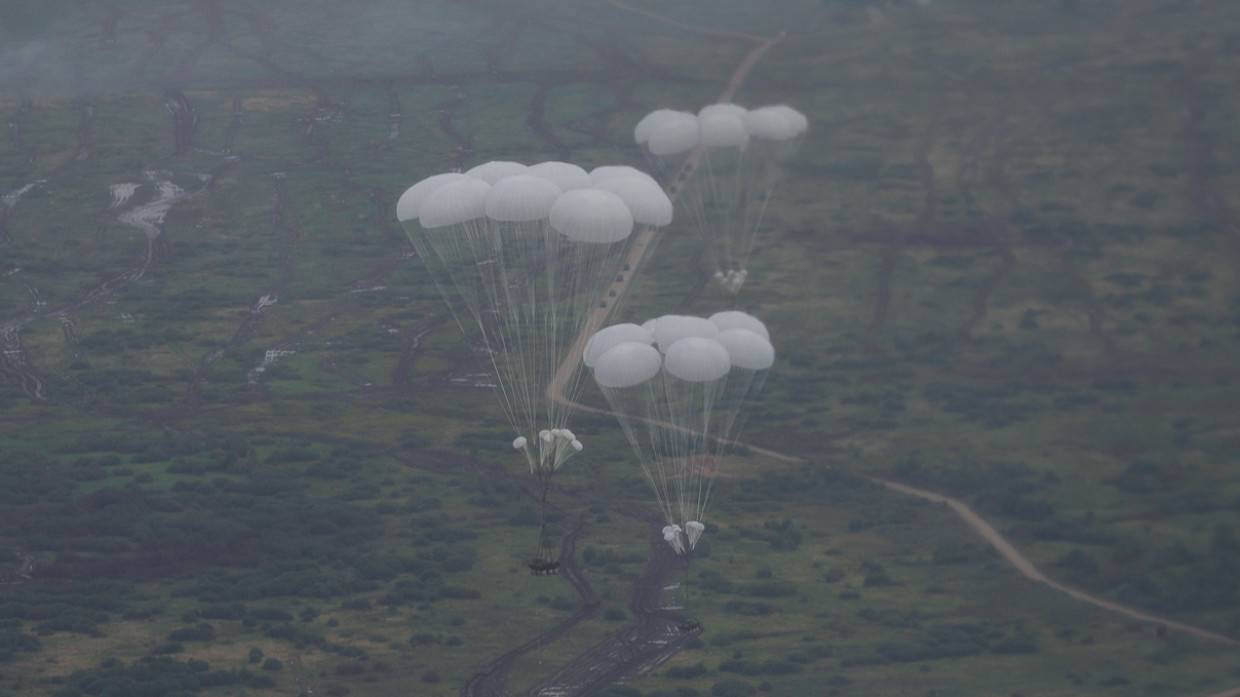 Российские «летающие БМД» смогут транспортировать военные багги