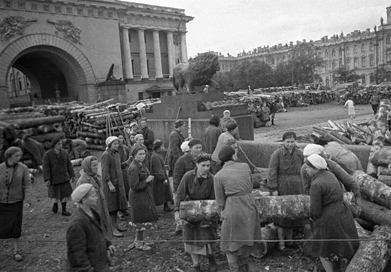 МИФ ПЯТЫЙ: ГОРОДСКАЯ ВЕРХУШКА ОБЖИРАЛАСЬ В ЦАРСТВЕ ГОЛОДА блокада, ленинград, мифы