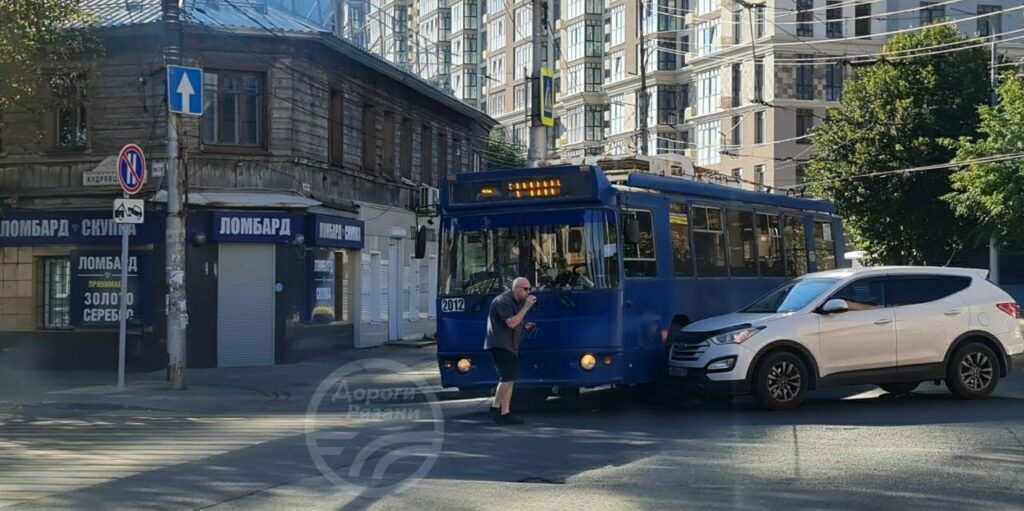 В центре Рязани произошло ДТП с участием троллейбуса