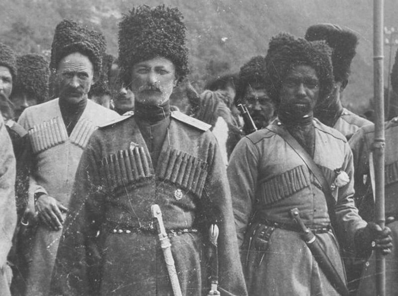 Воины Кавказской туземной конной дивизии, среди которых один ― абхазский негр. 1914 г. Фото: moya-planeta.ru