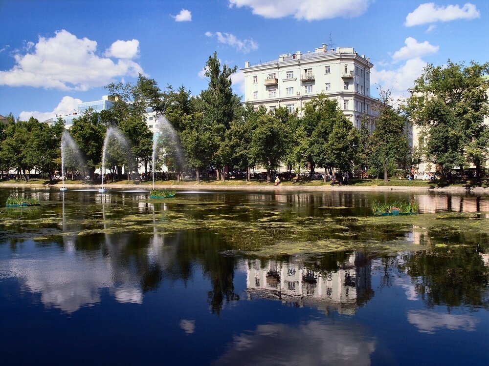 Пруды г москвы. Парк чистые пруды Москва. Чистопрудный бульвар пруд. Сквер чистые пруды. Чистые пруды поганые пруды.