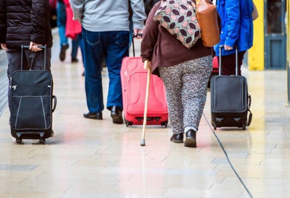 Украинских беженцев гонят на панель: европейского гостеприимства хватило только до начала турсезона