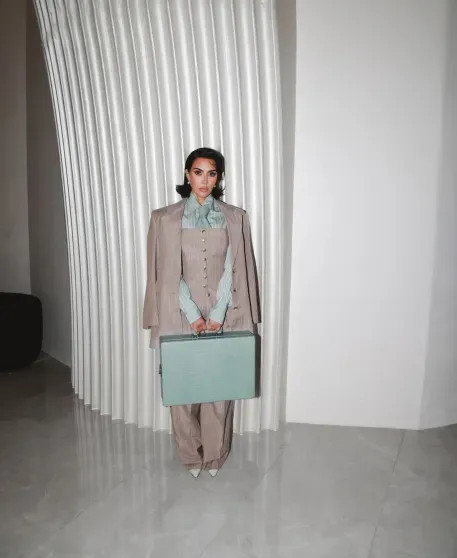 Ким Кардашьян выставила на аукцион свои наряды из сериала 