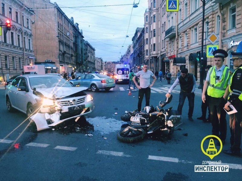 В центре Петербурга пострадала мотоциклистка автомобили,дороги,ДТП