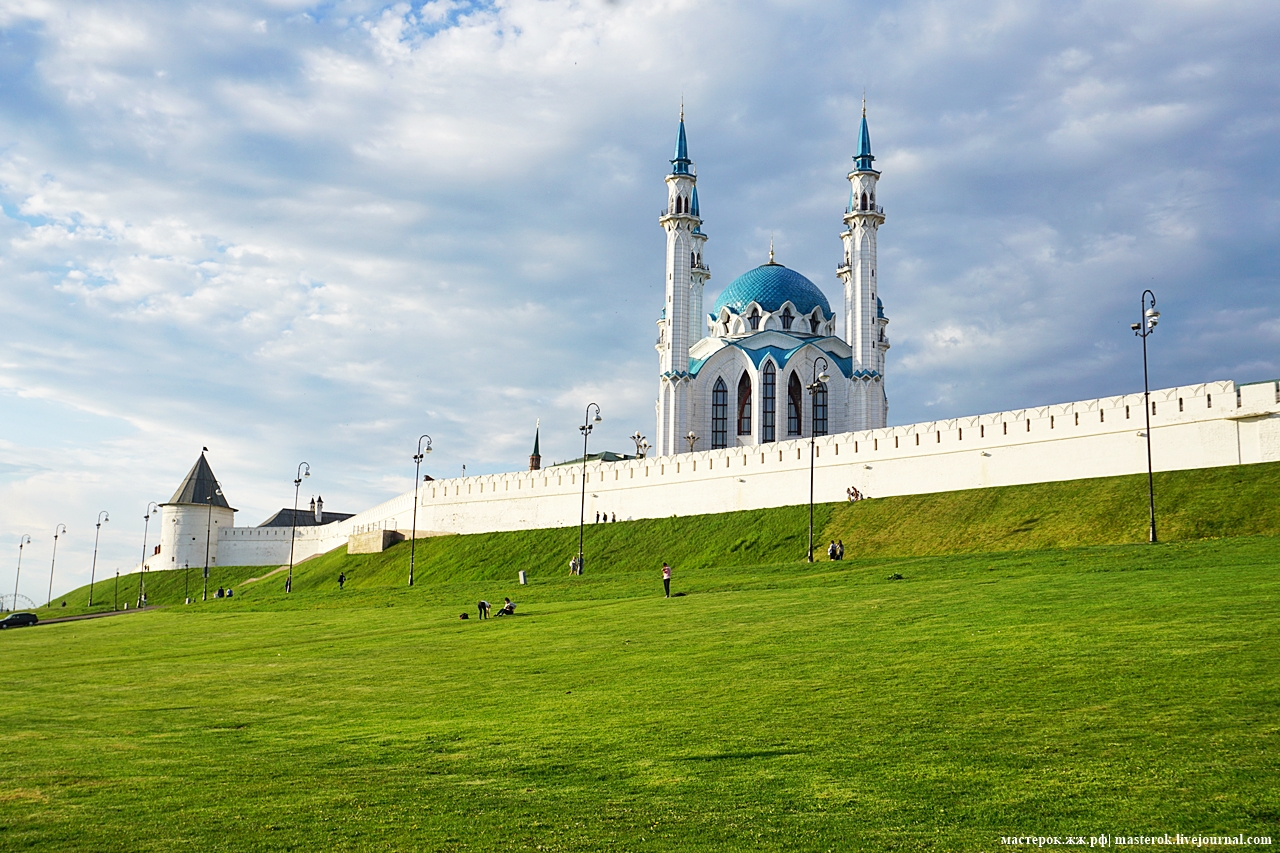 Вблизи казани. Всемирное наследие Казанский Кремль. Казанский Кремль Казань достопримечательности. Казанский Кремль целиком. Президентский дворец Казанского Кремля.