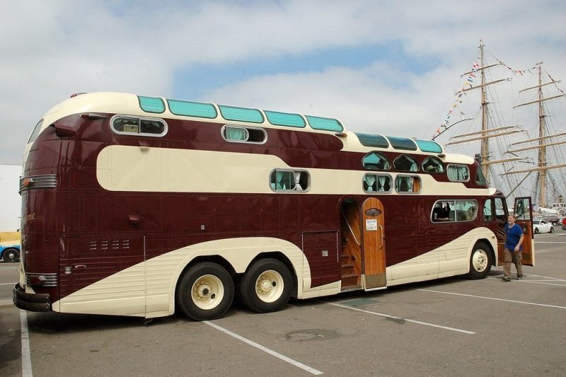 «Миротворец» - уникальный автобус, созданный руками энтузиастов 