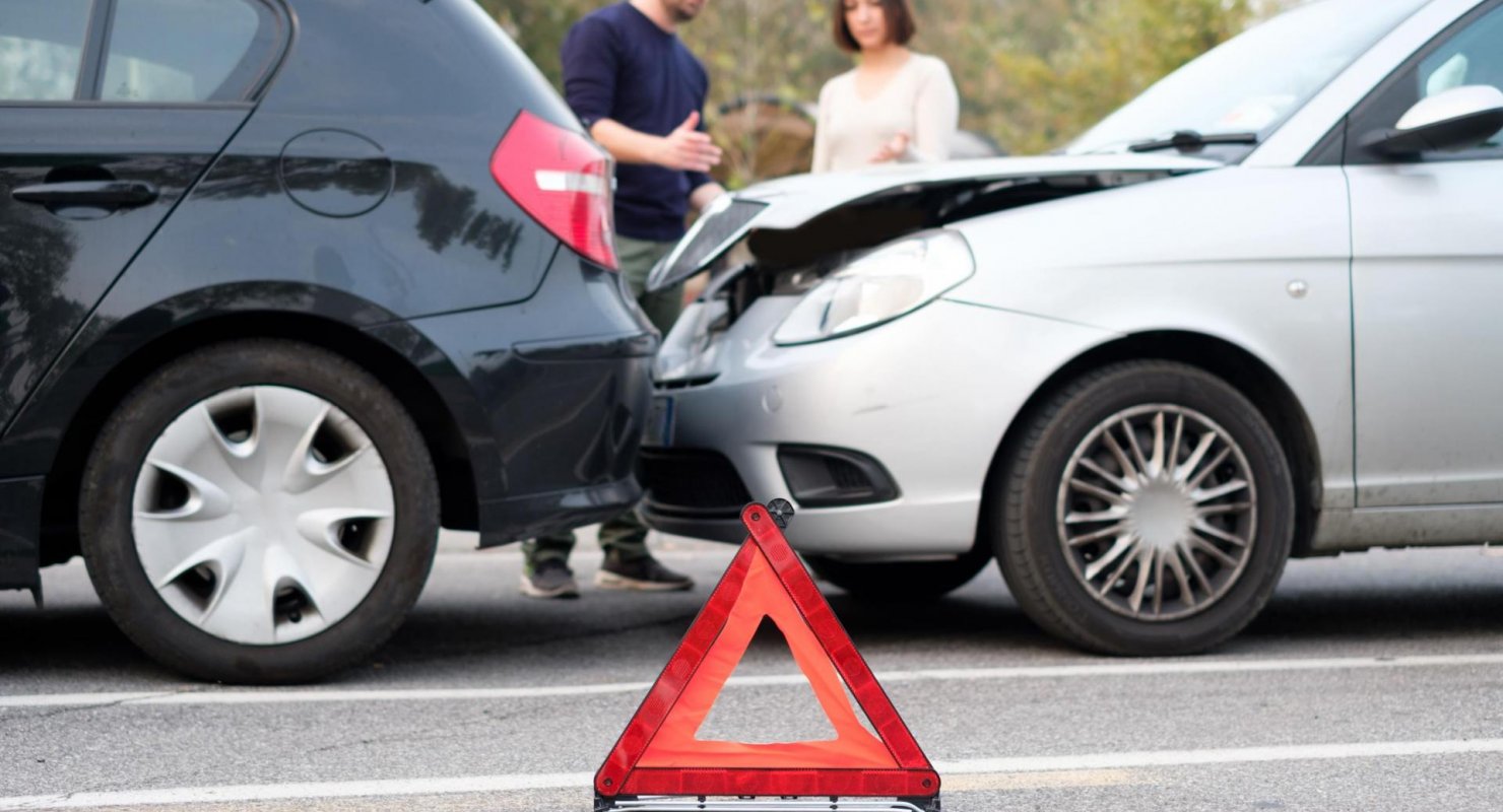 В каких случаях водитель может уехать с места ДТП?