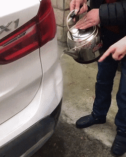 Как убрать вмятину на бампере с помощью чайника авто,автомобиль