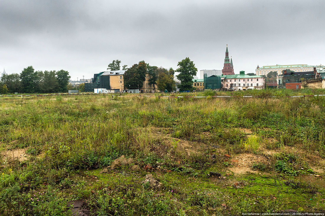 Пустырь это. Пустырь. Городской пустырь. Заброшенный пустырь. Пустырь в городе.