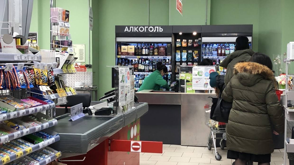 ФАН публикует видео нападения антимасочника на кассира супермаркета в Петербурге