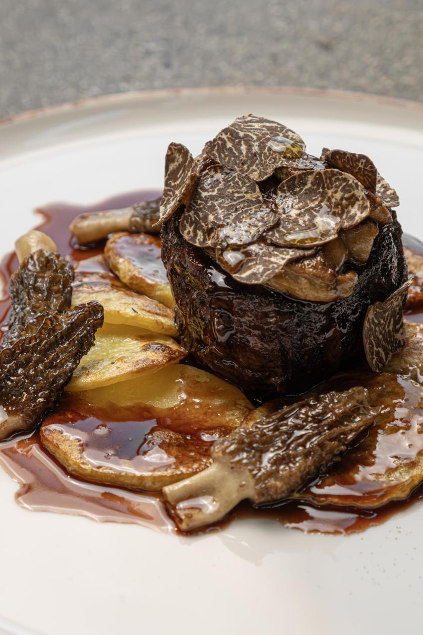 Бургер с лососем и банановое какао: что попробовать в ресторанах Москвы в апреле 2026 апреля, «Рыба, соусом, блюда, вошли, формат, космическим, ресторан, растительном, группы, молоке, актрисами, появились, Stars, Alaska, «Честная, ресторанах, меню —, позиций, заказе