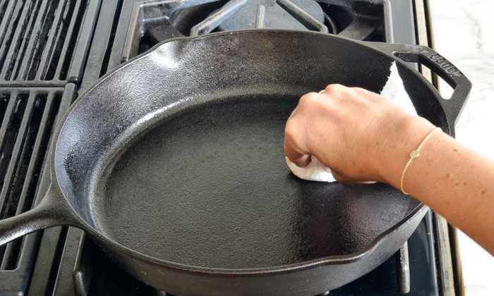 Как очистить сковороду без использования «химии»