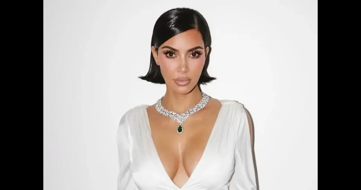 Ким Кардашьян выставила на аукцион свои наряды из сериала "Всё честно"