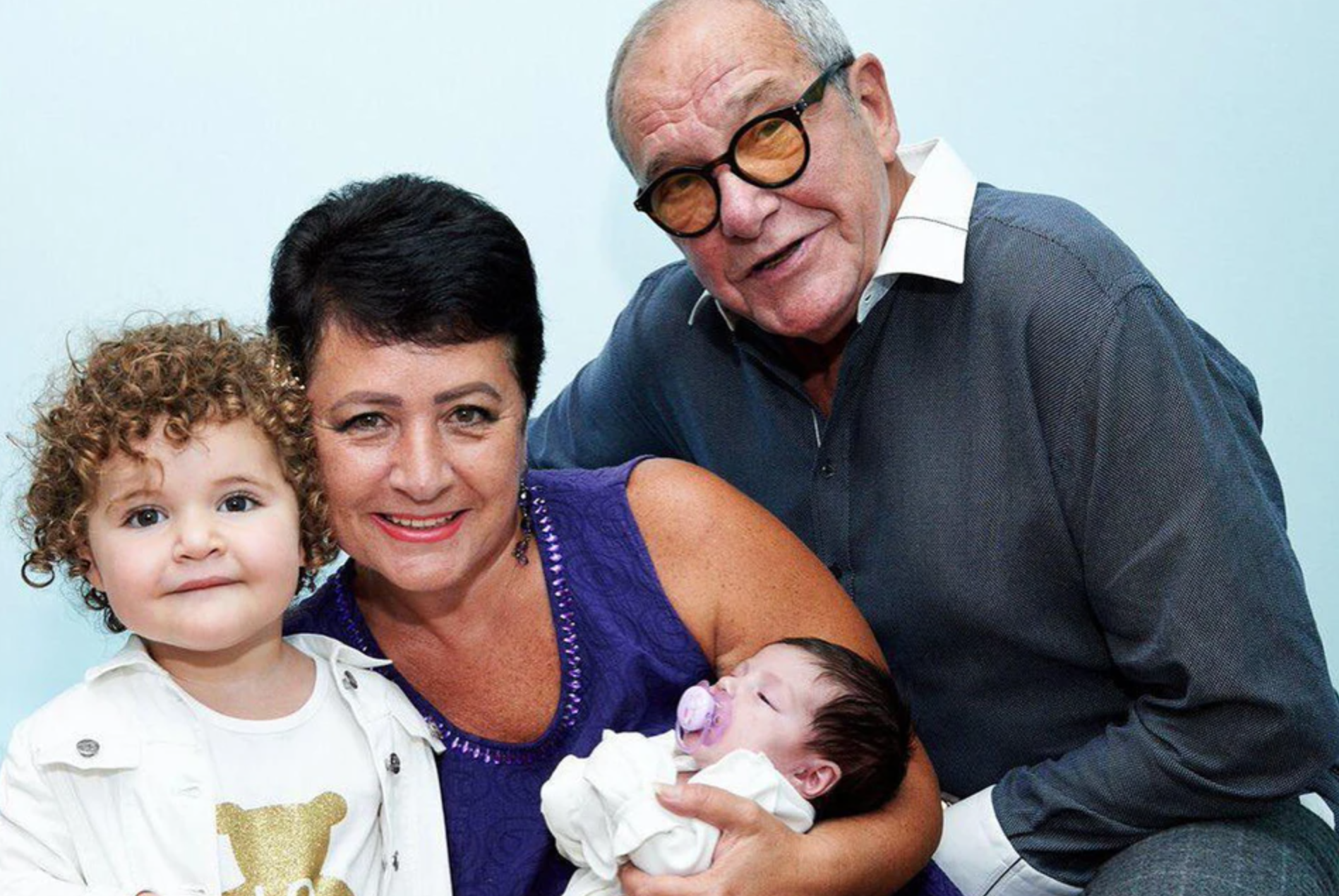 Как сейчас выглядят дочери Эммануила Виторгана и его жены Ирины Молдик Виторган, Эммануил, Ирина, Молдик, Млодик, время, мероприятия, также, вместе, артиста, детей, женой, актера, Клара, дочками, светские, чувствовали, Этель, рубашку, надел