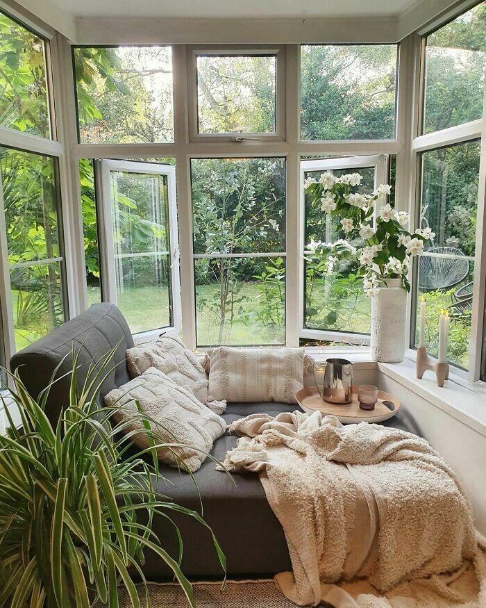 25 уютных уголков у окна, на которых хочется подолгу сидеть идеи для дома,интерьер и дизайн