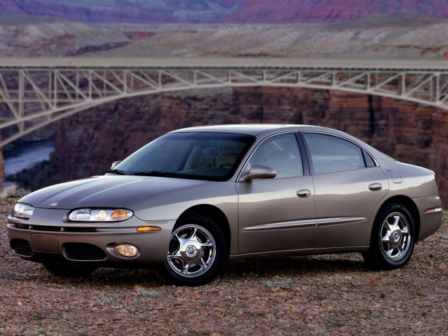 Oldsmobile Aurora — гордость известной американской компании Автомобили