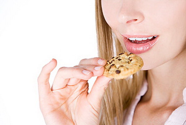 Ева с печенькой. Фото из интернета