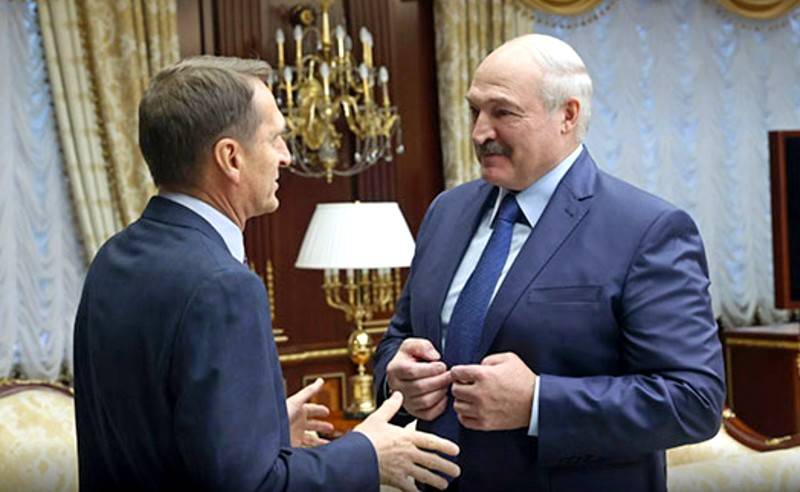 Что кроется за визитом главы внешней разведки России в Минск Политика