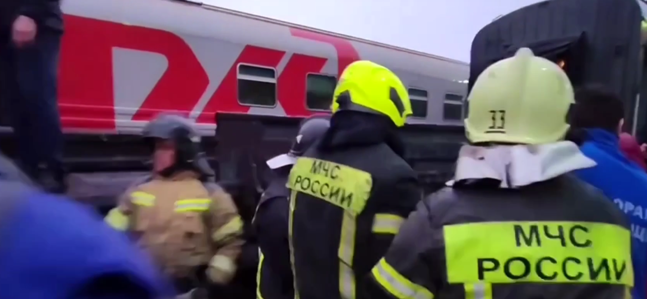 Семьи погибших из-за схода поезда в Коми получат по 4 млн рублей