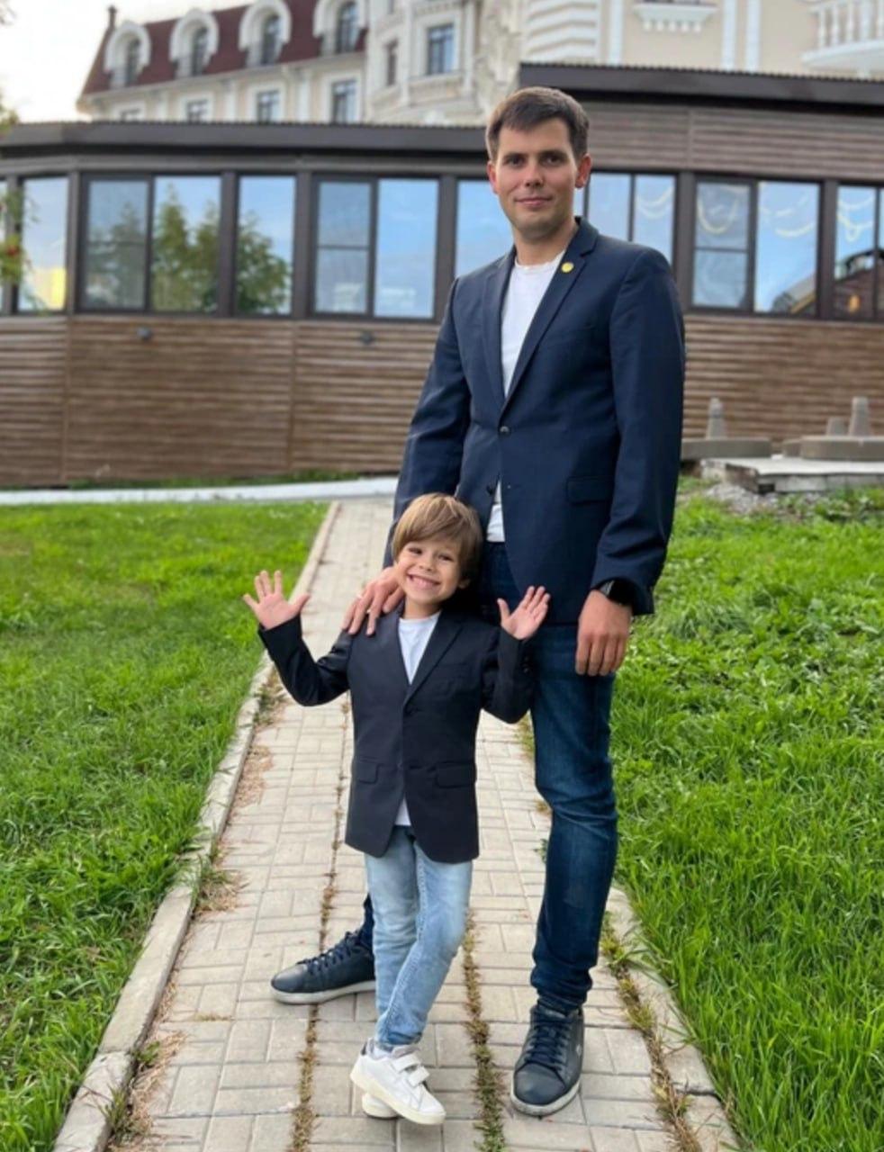 Как сейчас выглядит и чем занимается единственный внук Юрия Гагарина — и какую способность он перенял у знаменитого деда Как сейчас выглядит и чем занимается единственный внук Юрия Гагарина — и какую способность он перенял у знаменитого деда Юриймладший, Гагарина, космонавта, интервью, первого, месте, жизнь, знаменитого, профессию, всегда, Кондратчик, космосом, после, дедушки, стопам, любом, работает, управления, выбрал, Дальним