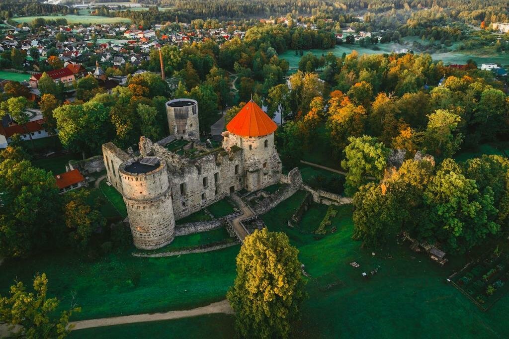 Венденский замок. Цесис, Латвия. Картинка из открытого источника.