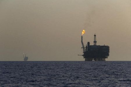 Offshore oil platforms are seen at the Bouri Oil Field off the coast of Libya August 3, 2015. Oil prices lurched 5 percent lower on Monday to their lowest since January, taking global benchmark Brent below $50 a barrel as weak factory activity in China deepened a commodity-wide rout. REUTERS/Darrin Zammit Lupi MALTA OUT. NO COMMERCIAL OR EDITORIAL SALES IN MALTA 