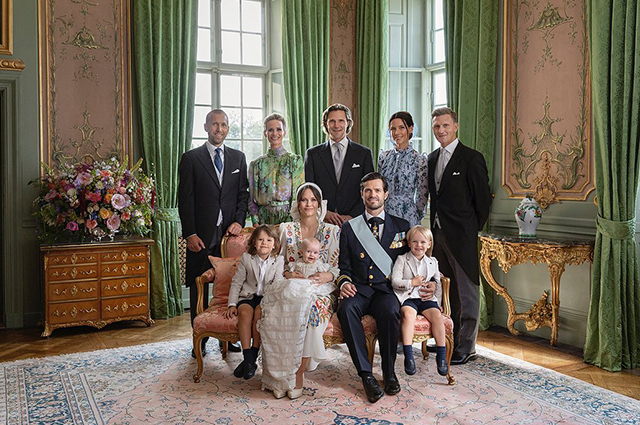 Принц Швеции Карл Филипп и принцесса София с детьми на крестинах младшего сына: новые фото София, принц, Филипп, Софии, младшего, дворца, королевской, семьи, сыновьями, члены, сделанные, Юлианом, Александром, также, вместе, принцессы, принцесса, Филиппа, Карла, Швеции