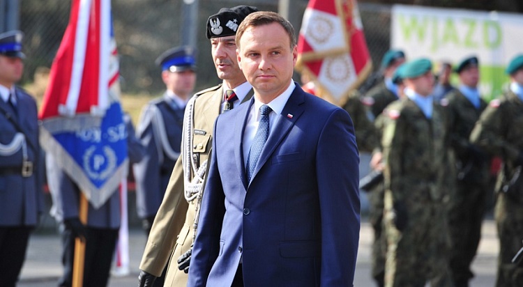 Президент Польши Анджей Дуда «отлучён» от армии