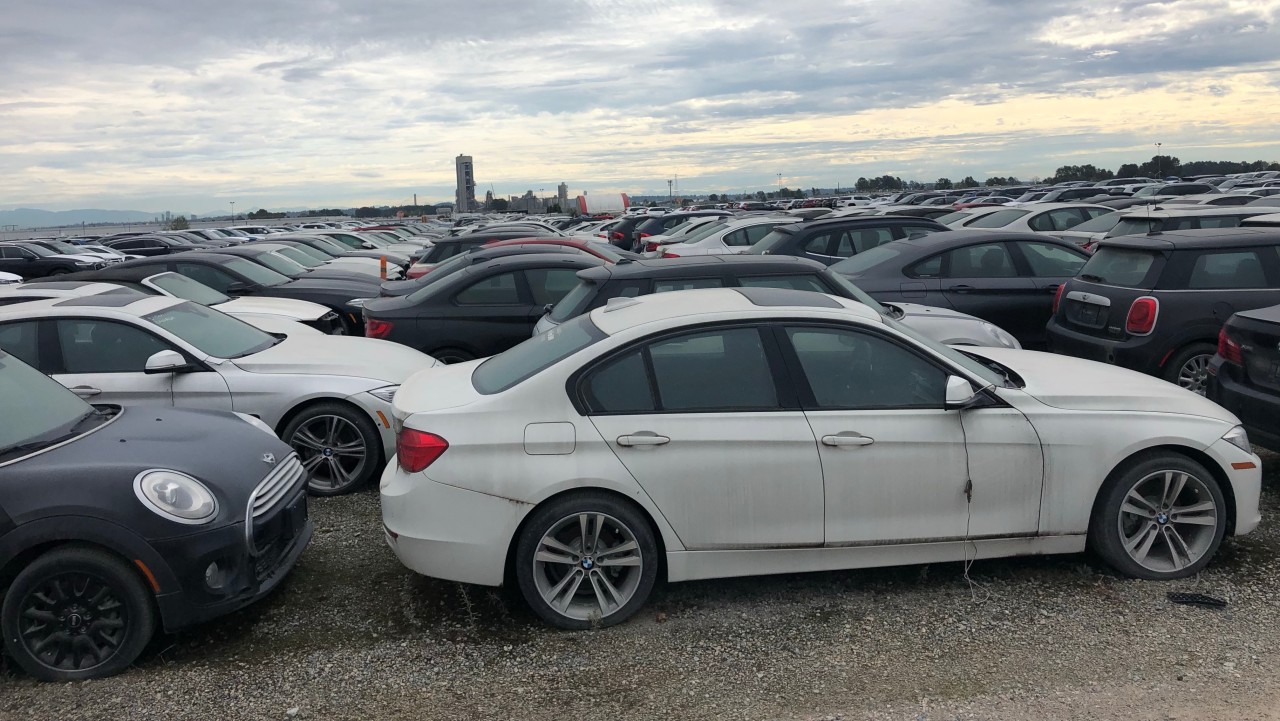 В Канаде бросили 3000 новых BMW и Mini: вот почему авто и мото,автосвалки