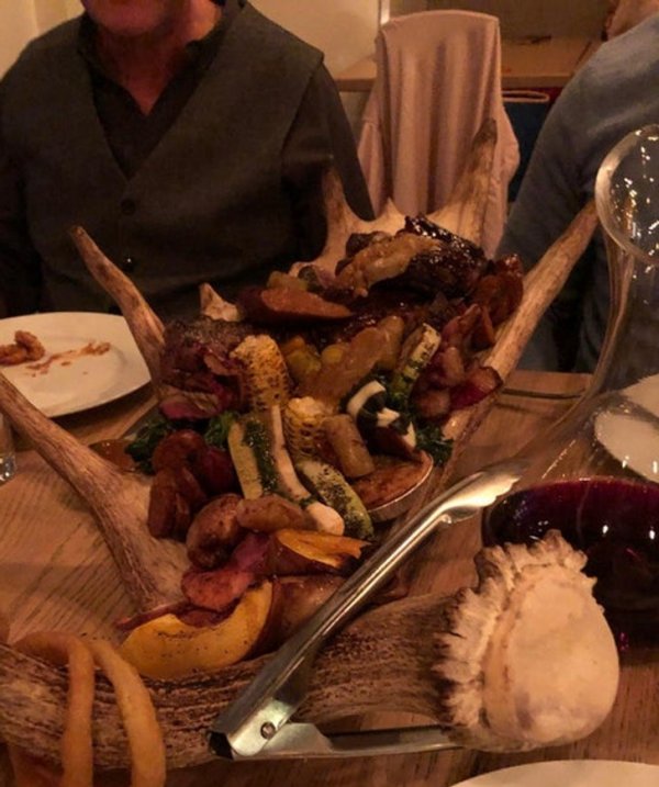 Все часто падало: рога не самый устойчивый поднос